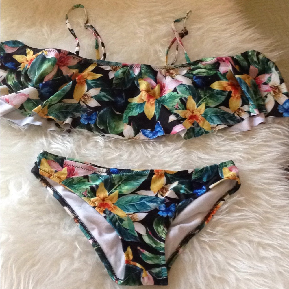 Floral Ruffle off shoulder two piece swim - Picture 5 of 7